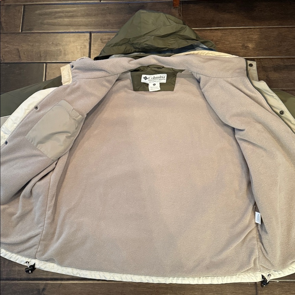 Columbia Cross Terra Interchange Jacket in green and beige - Picture 7 of 12